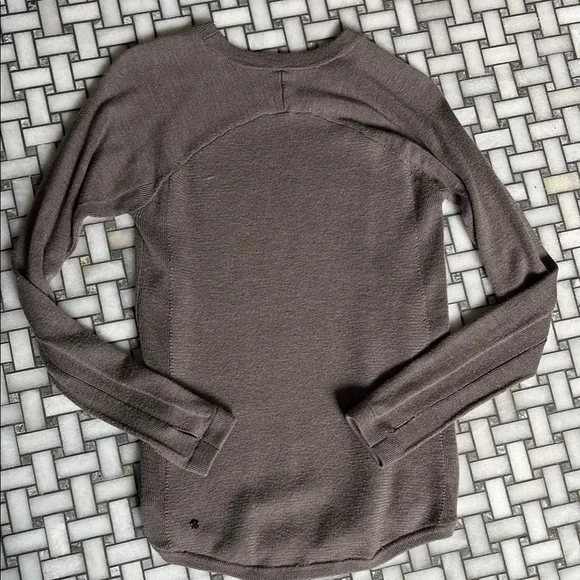 Lululemon Athletica Taupe Long Sleeve Top - Picture 4 of 5